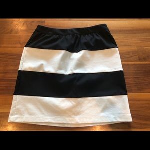 Women’s Loft size 2 black and white skirt